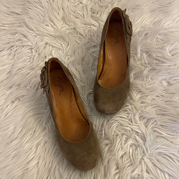Anthropologie | Taupe suede | Naya Bakula heel - Picture 2 of 15